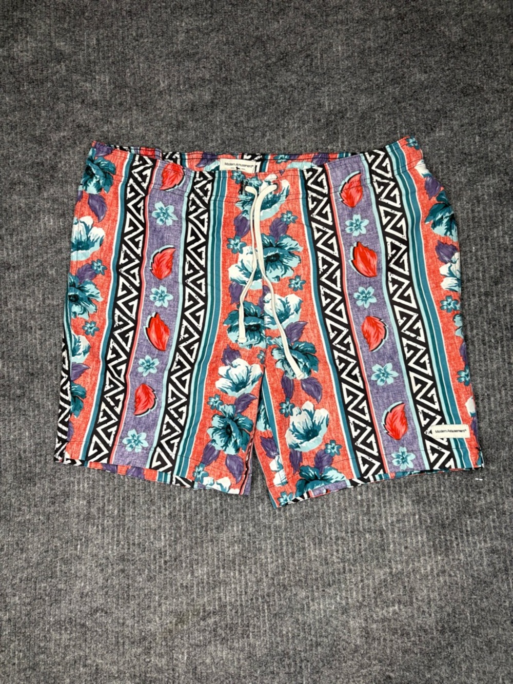 Modern Amusement Mens SwimShorts Size Small Bathing Suit Swim Trunks Pockets
